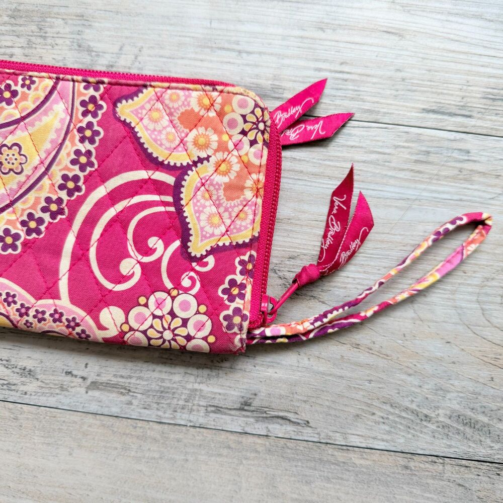 Vera Bradley Y2K Wristlet Raspberry Fizz Zip Around Wallet Pink Floral Paisley - Picture 4 of 11